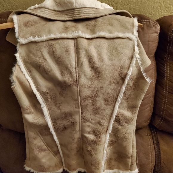 Guess faux fur vest - Picture 4 of 4